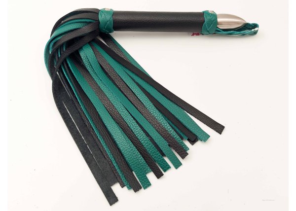 Single Medium Flogger in Black & Forest Green