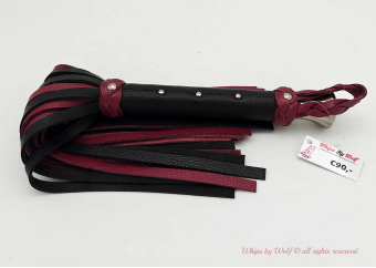 Single Medium Flogger in Black and Wine Red