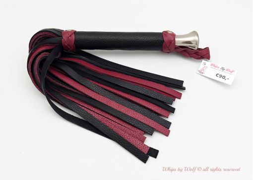 Single Medium Flogger in Black and Wine Red